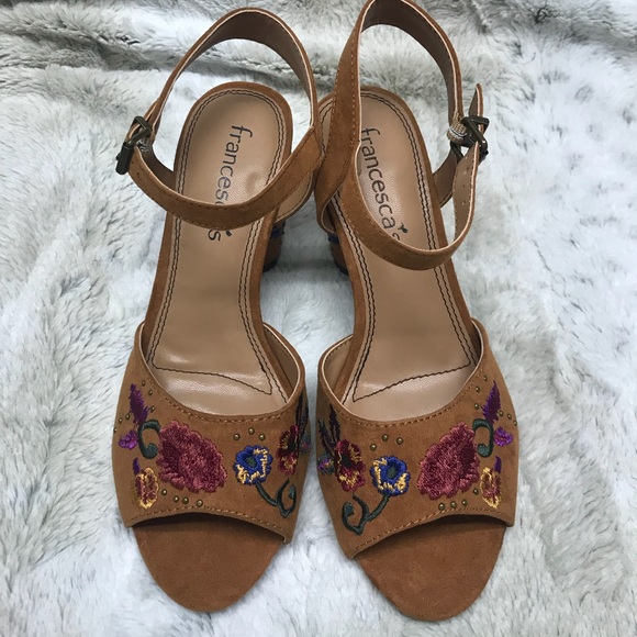 Francesca’s light brown chunky heel sandal (NWOT) - Picture 3 of 5
